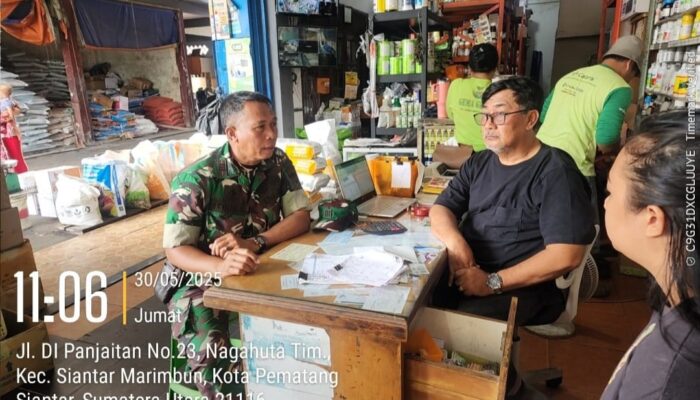 Danramil 03 / Siantar Bincang Bincang Di Kios Pupuk Bapak Richard Sinurat Pelaku Usaha, Sektor Pertanian 